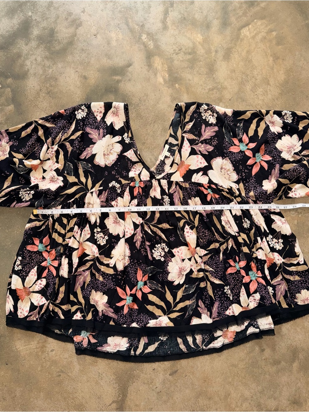 BaeVely Floral Babydoll Blouse L Black Boho Flowy Bell Sleeve Rayon Oversized - Picture 4 of 8